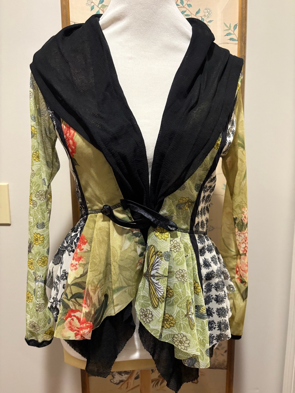 Bleu Blanc Rouge mesh floral beautiful top size 40 US S/M
